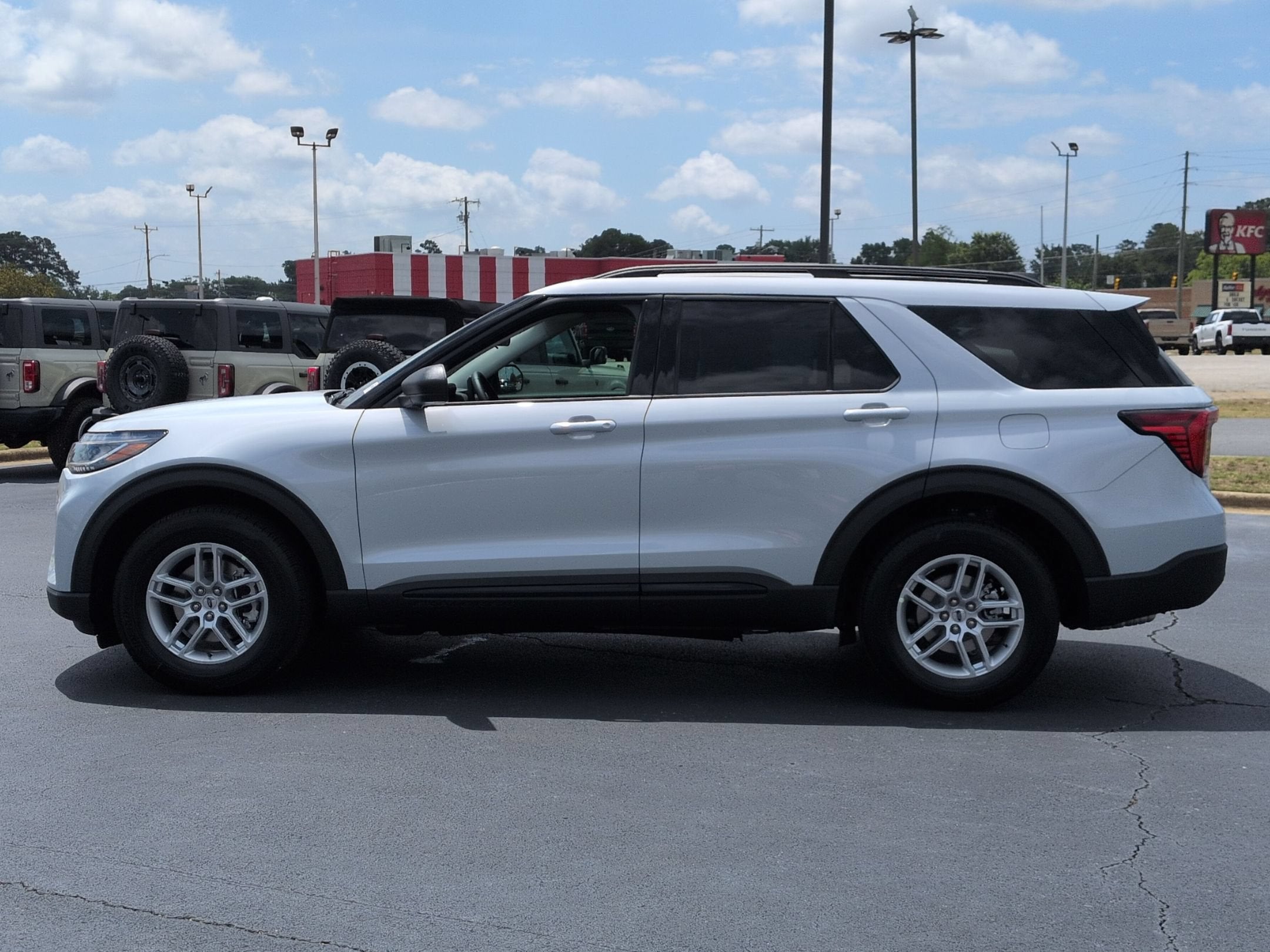 2026 Ford Explorer Active w/200A Pkg