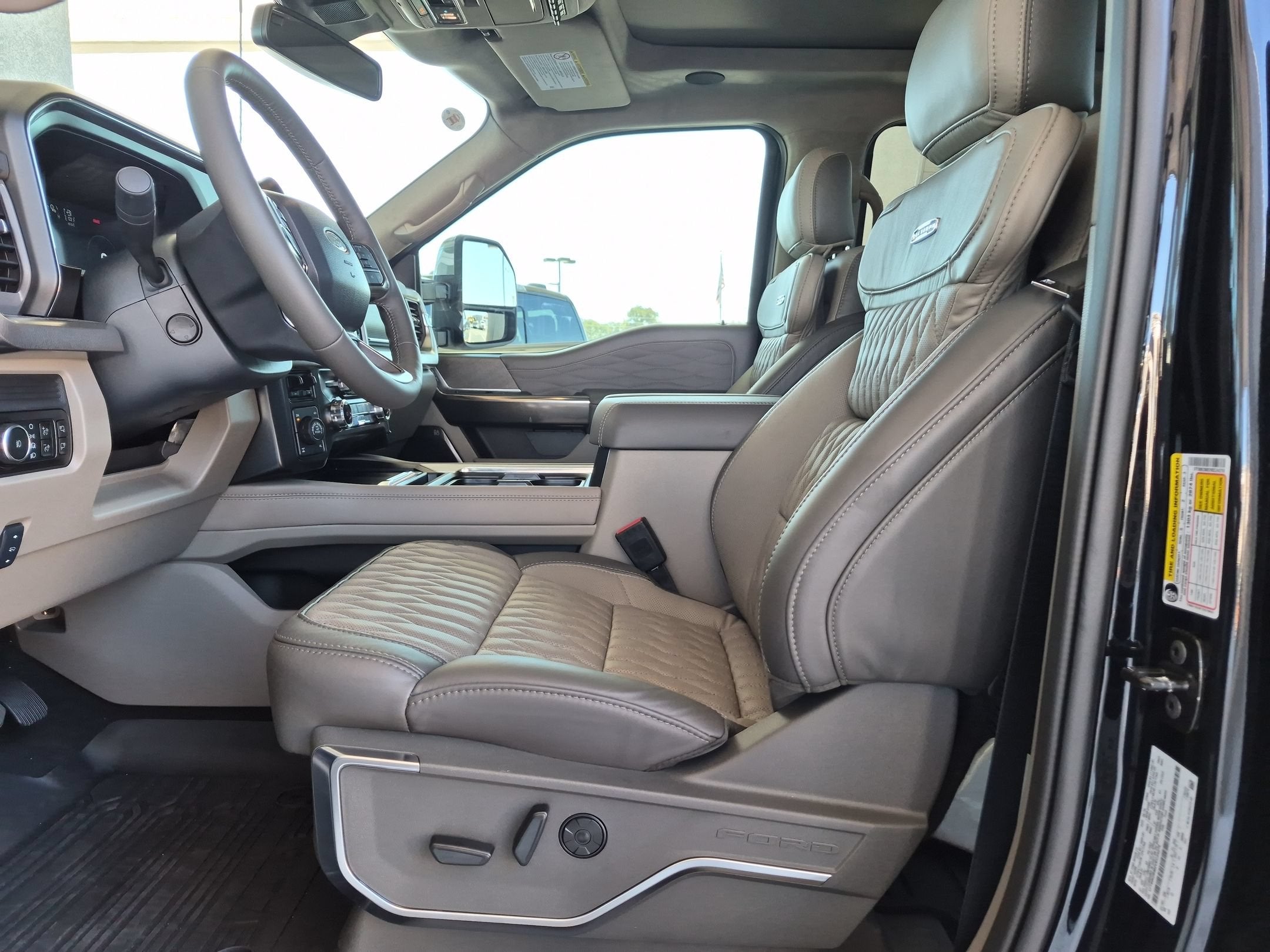 2027 Ford Super Duty F-250 SRW Platinum