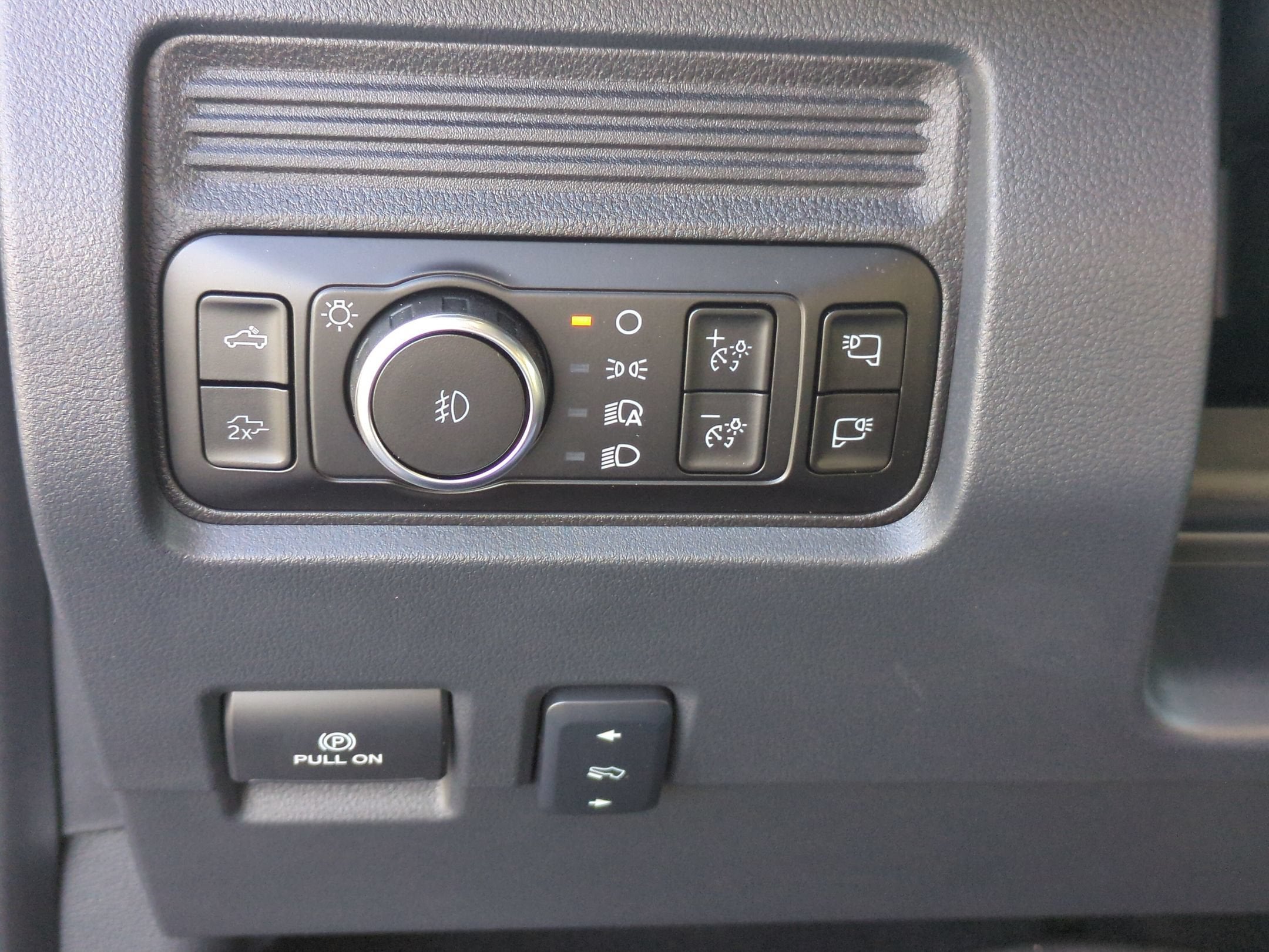 2027 Ford Super Duty F-250 SRW LARIAT