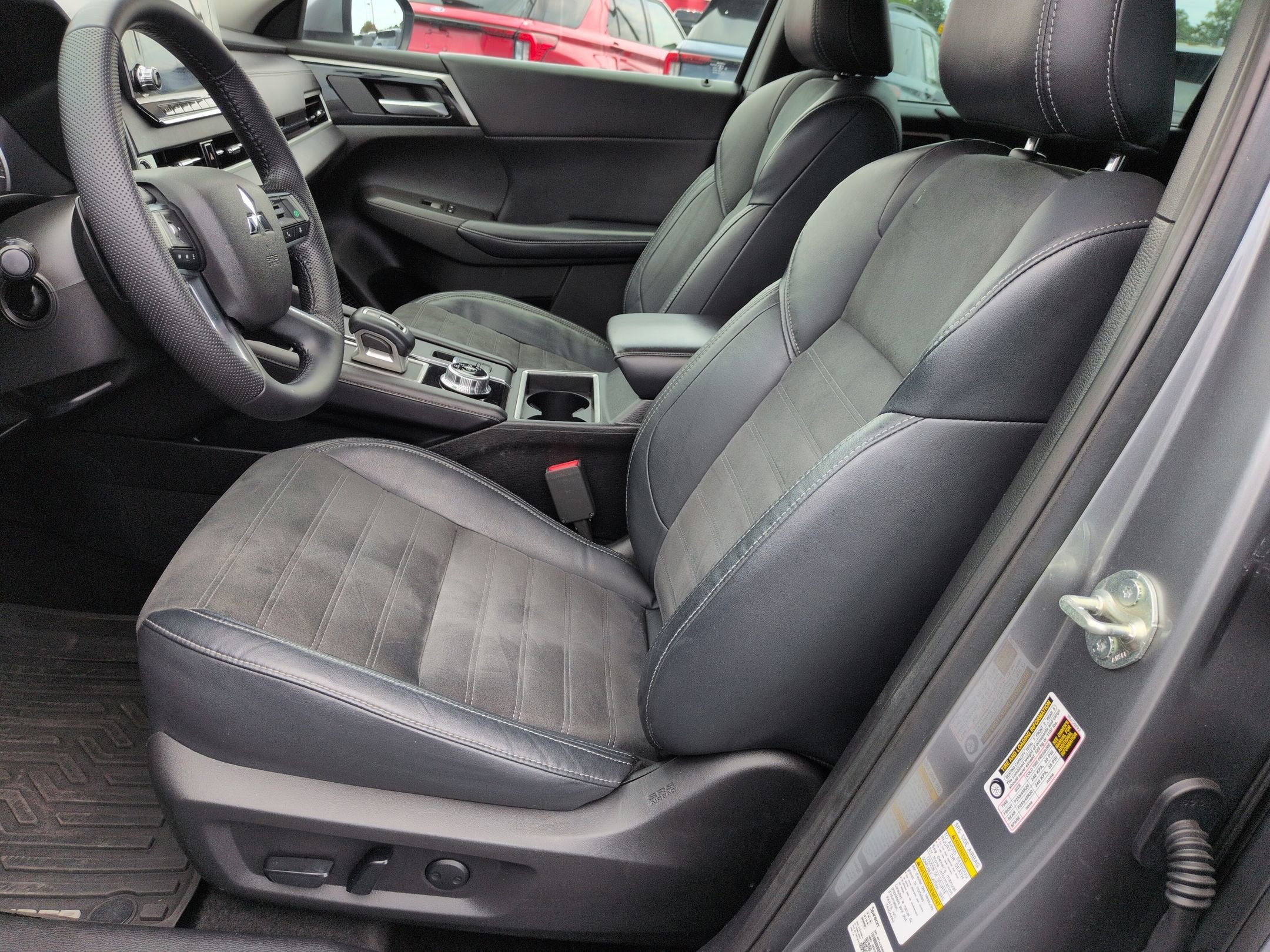 2023 Mitsubishi Outlander SE