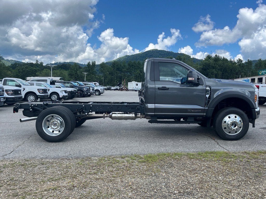 2025 Ford Super Duty F-600 DRW XLT