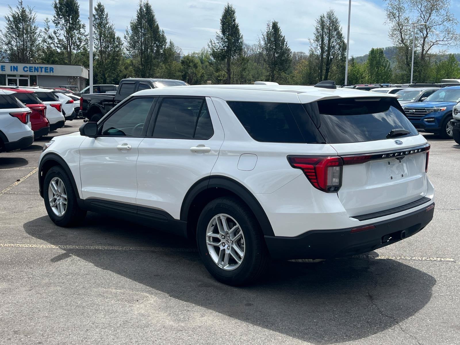 2026 Ford Explorer Active w/100A Pkg