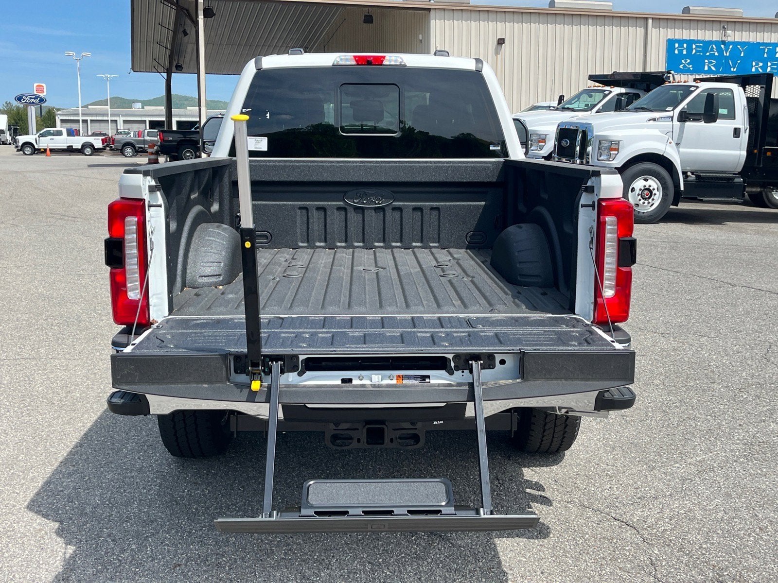 2026 Ford Super Duty F-350 SRW LARIAT