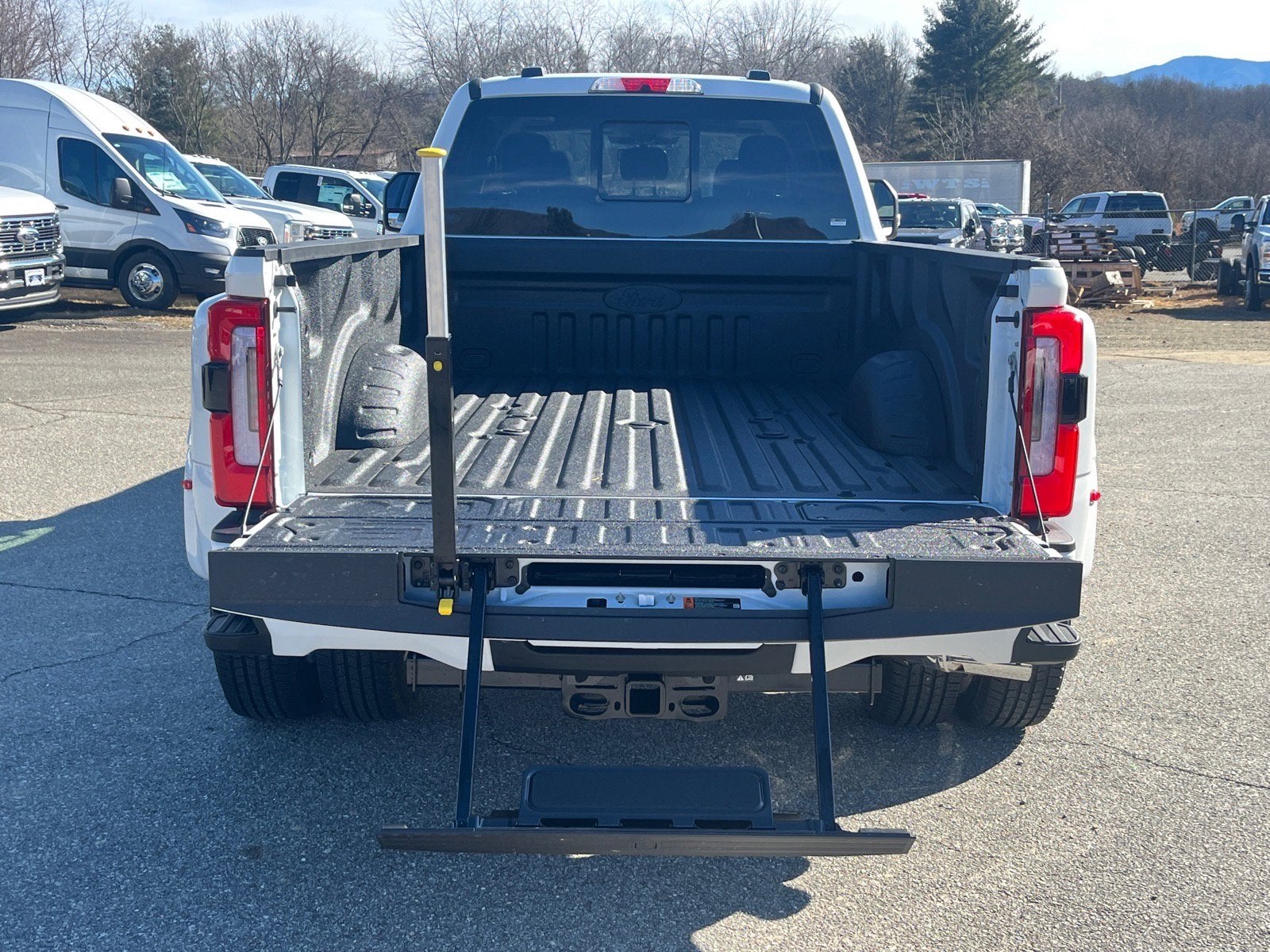 2026 Ford Super Duty F-350 DRW Platinum