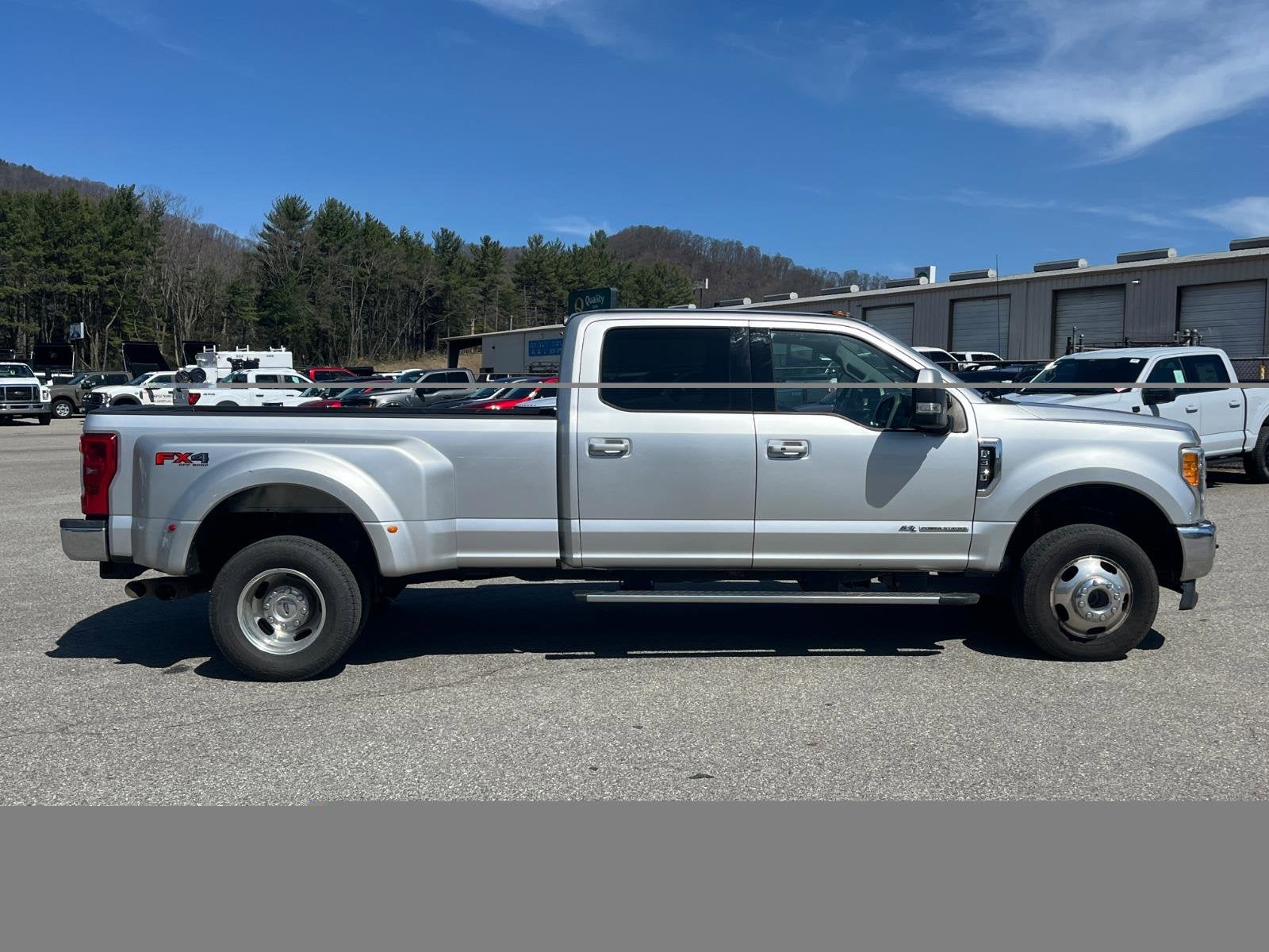 2017 Ford Super Duty F-350 DRW Lariat